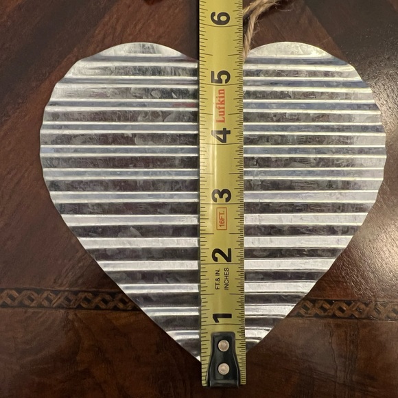 Valentine’s Decor Bundle - 8 Pieces - Picture 13 of 15